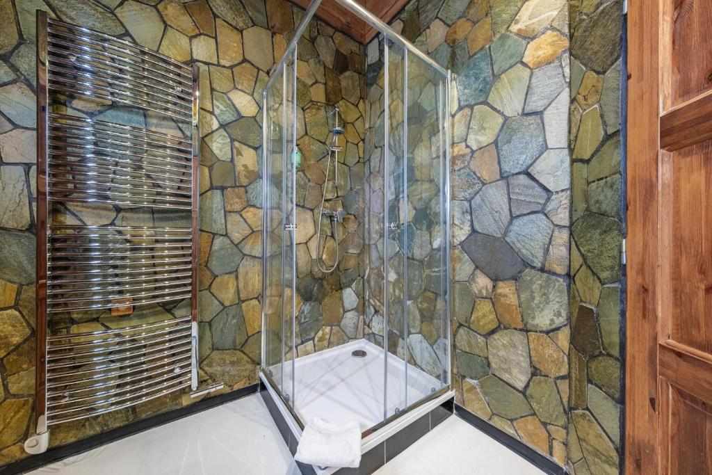 One-Bedroom Apartment bathroom - Sport-hotel Šibeniční vrch